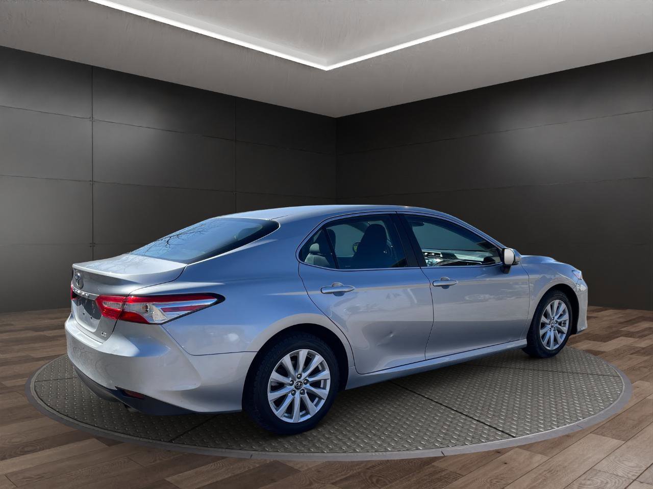 Used 2018 Toyota Camry LE w/ Convenience Package FWD image 8