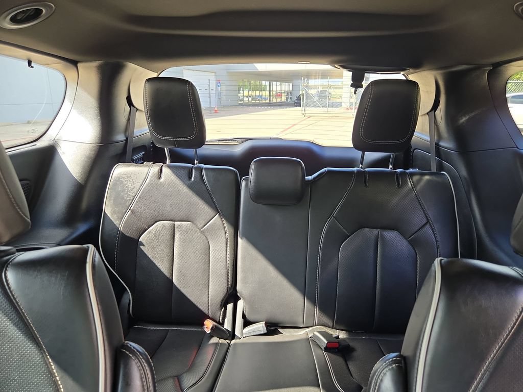 Used 2024 Chrysler Pacifica Limited w/ Uconnect Theater Family Group FWD image 30
