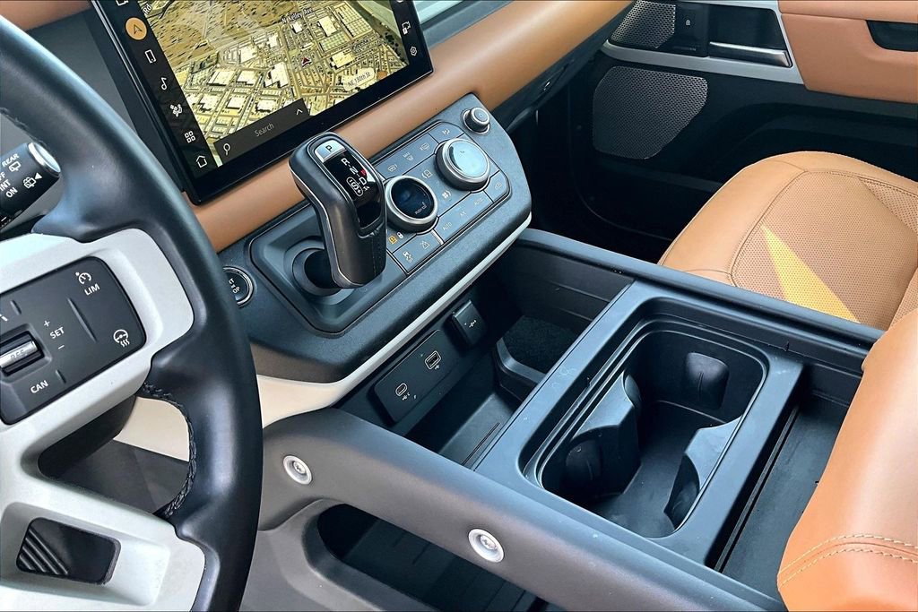 Used 2023 Land Rover Defender 130 SE image 14