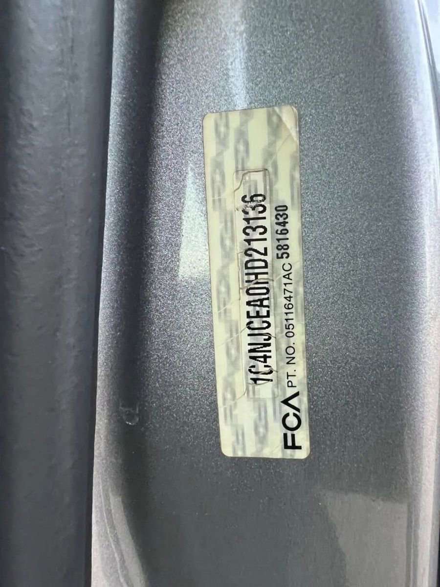 Used 2017 Jeep Compass Latitude image 36