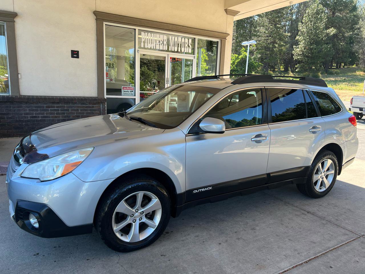 Used 2013 Subaru Outback 2.5i Limited w/ Popular Pkg 1B AWD/4WD image 4