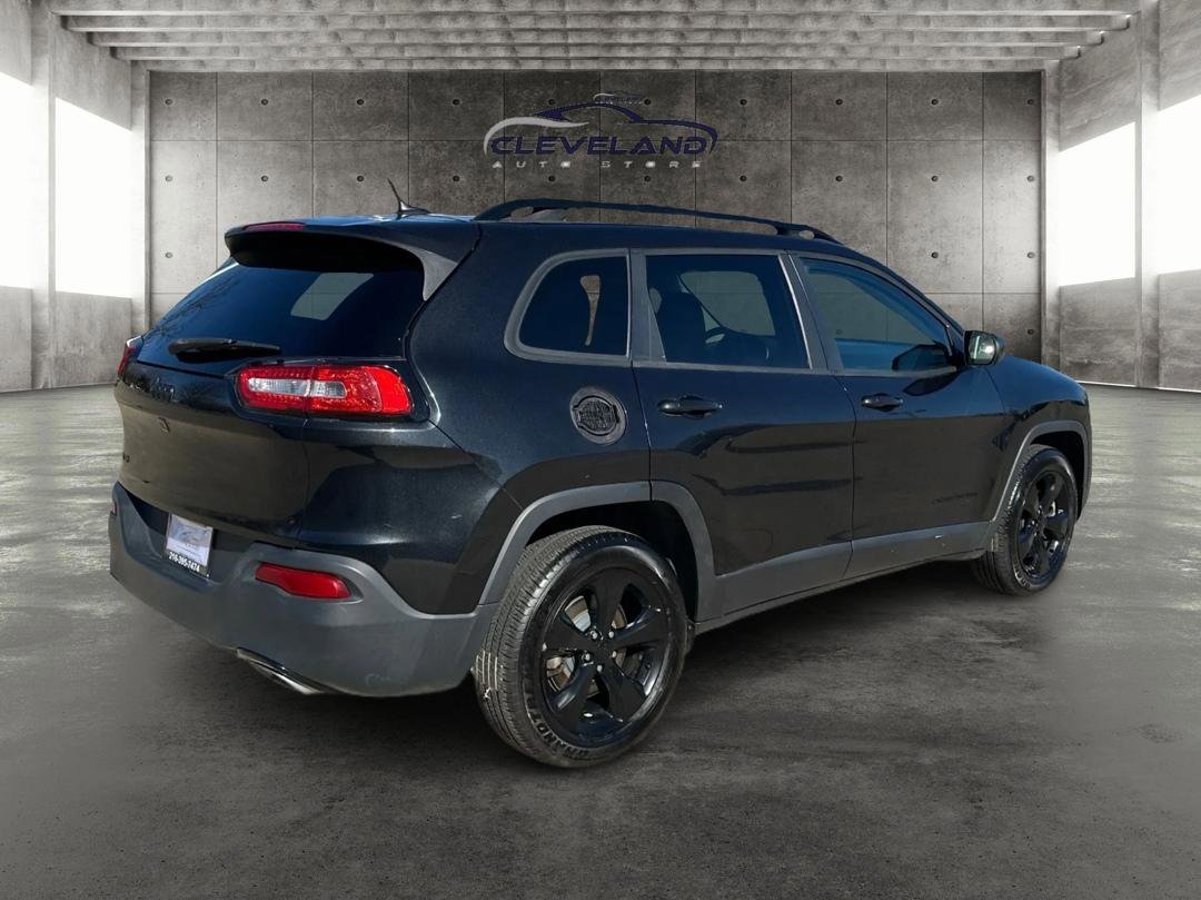 Used 2016 Jeep Cherokee Latitude image 3
