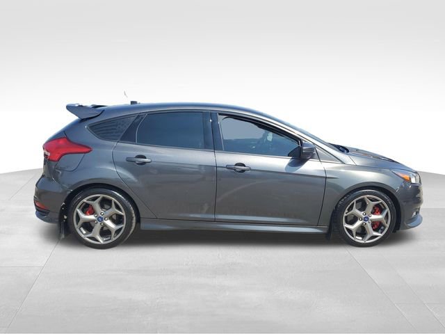 Used 2018 Ford Focus ST FWD image 3