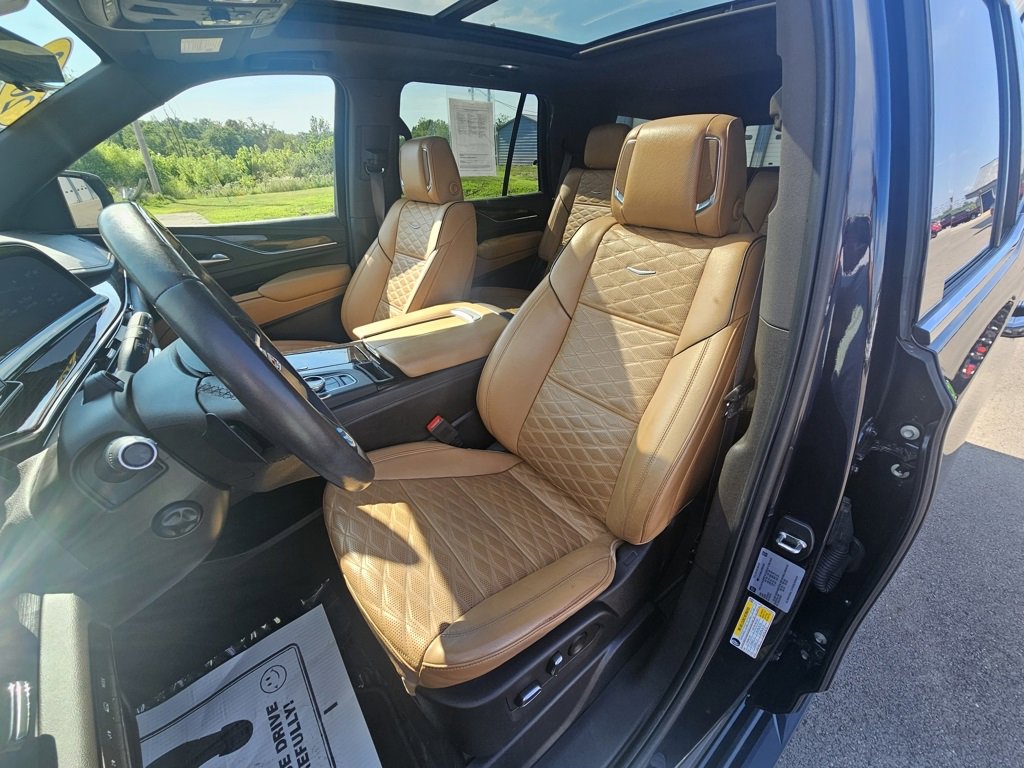 Used 2023 Cadillac Escalade Premium Luxury w/ LPO, Radiant Package image 21