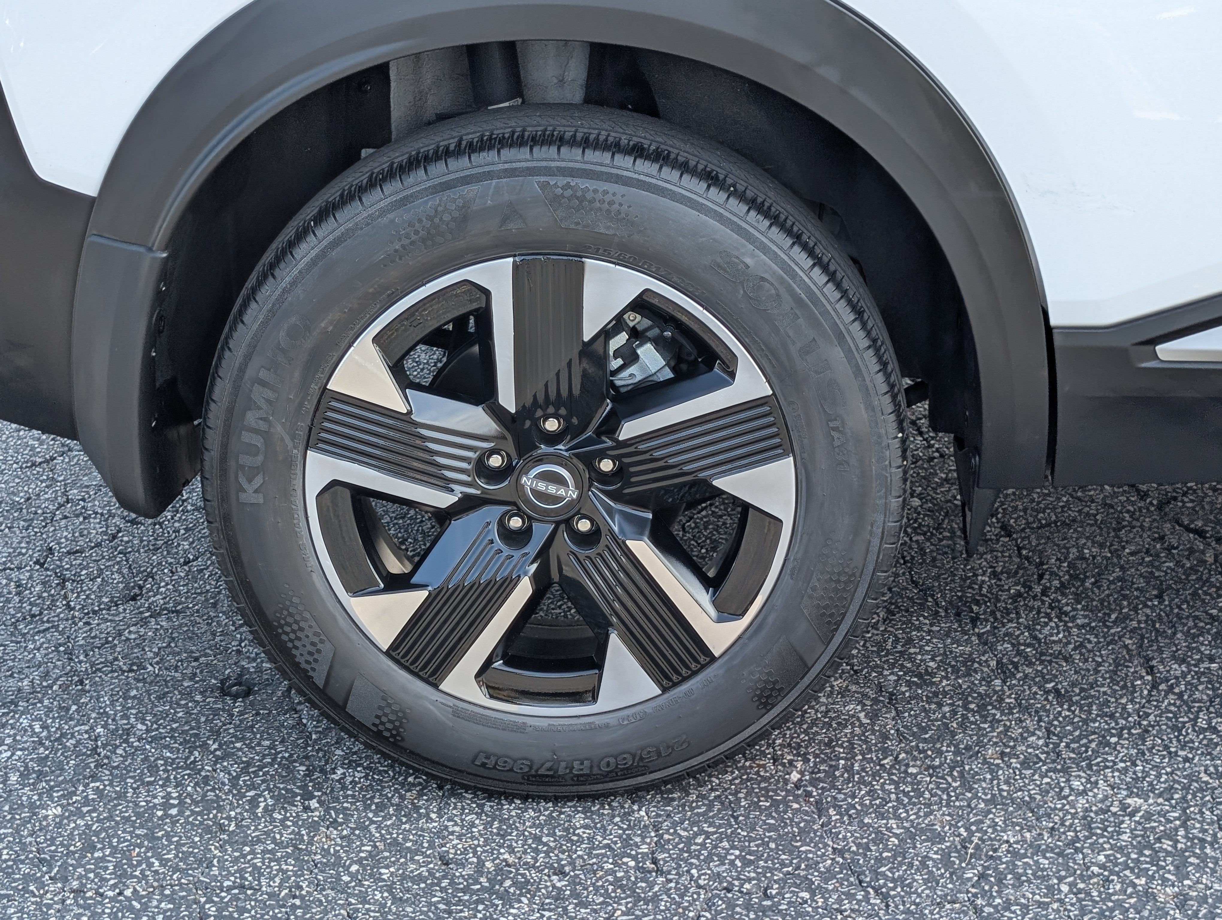 Certified 2025 Nissan Kicks SV AWD/4WD image 10