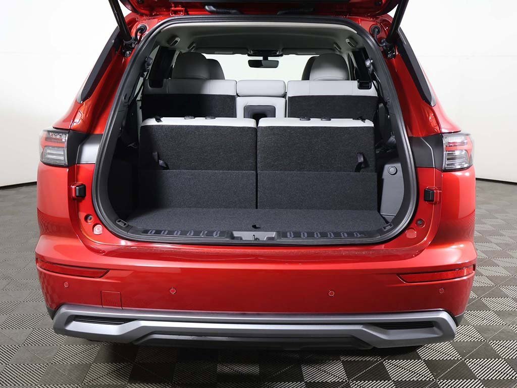 New 2025 Mitsubishi Outlander SE image 17