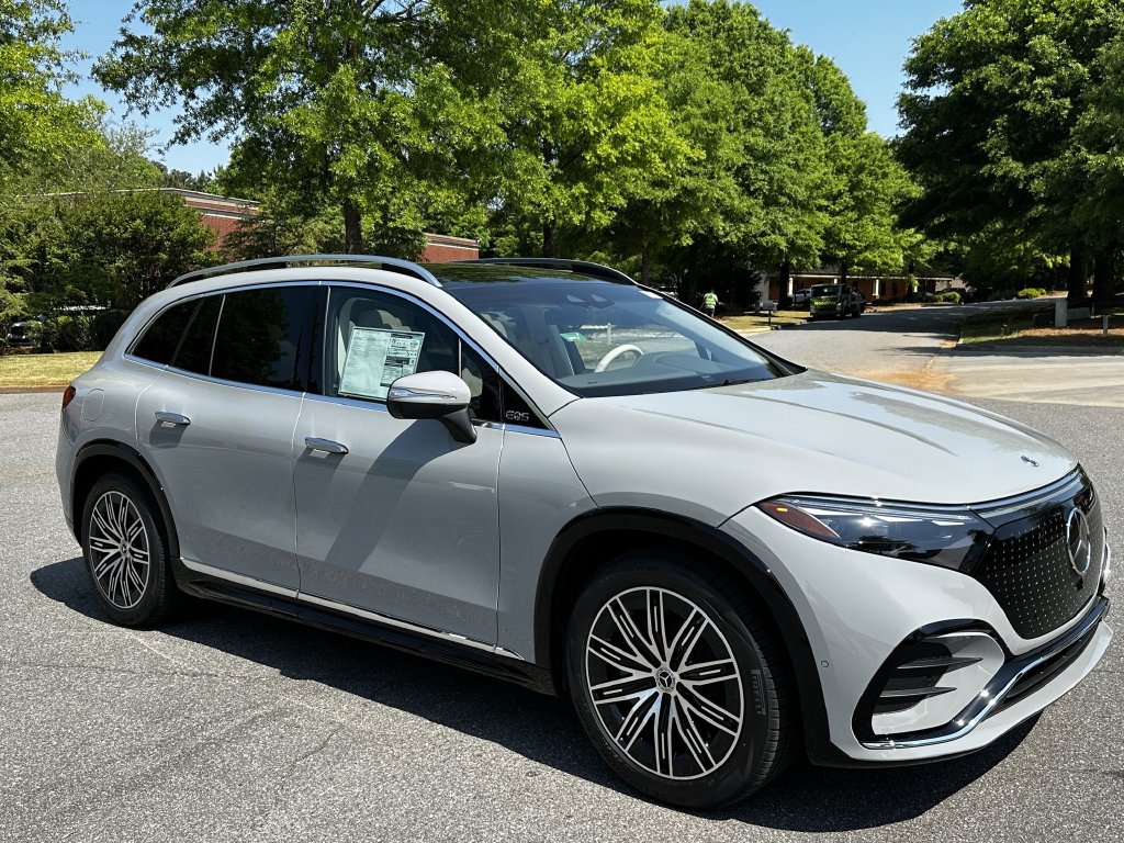 New 2026 Mercedes-Benz EQS 400 4MATIC SUV image 2