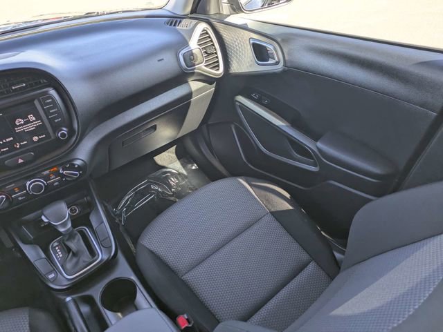 Used 2025 Kia Soul LX image 16