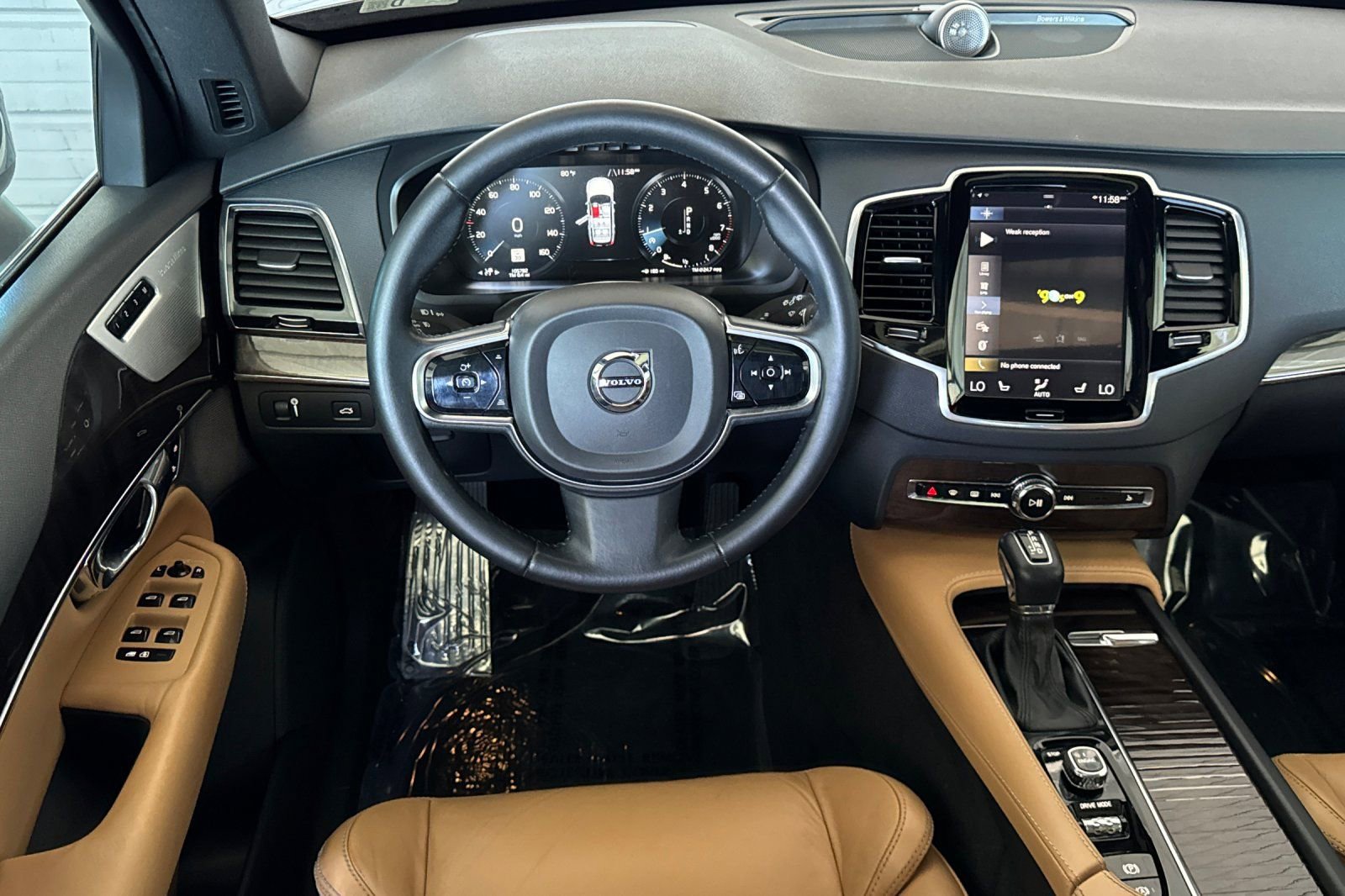 Used 2017 Volvo XC90 T6 Momentum w/ Vision Package AWD/4WD image 16