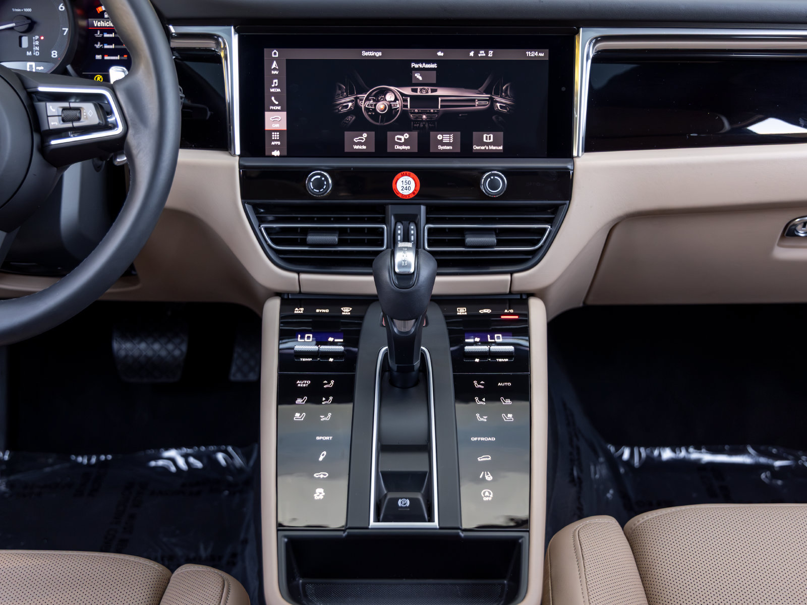 Certified 2026 Porsche Macan AWD/4WD image 41