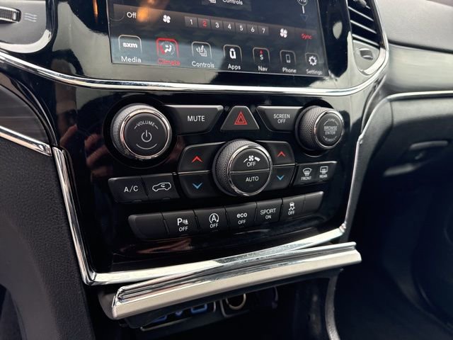 Used 2020 Jeep Grand Cherokee Limited w/ Luxury Group II image 29