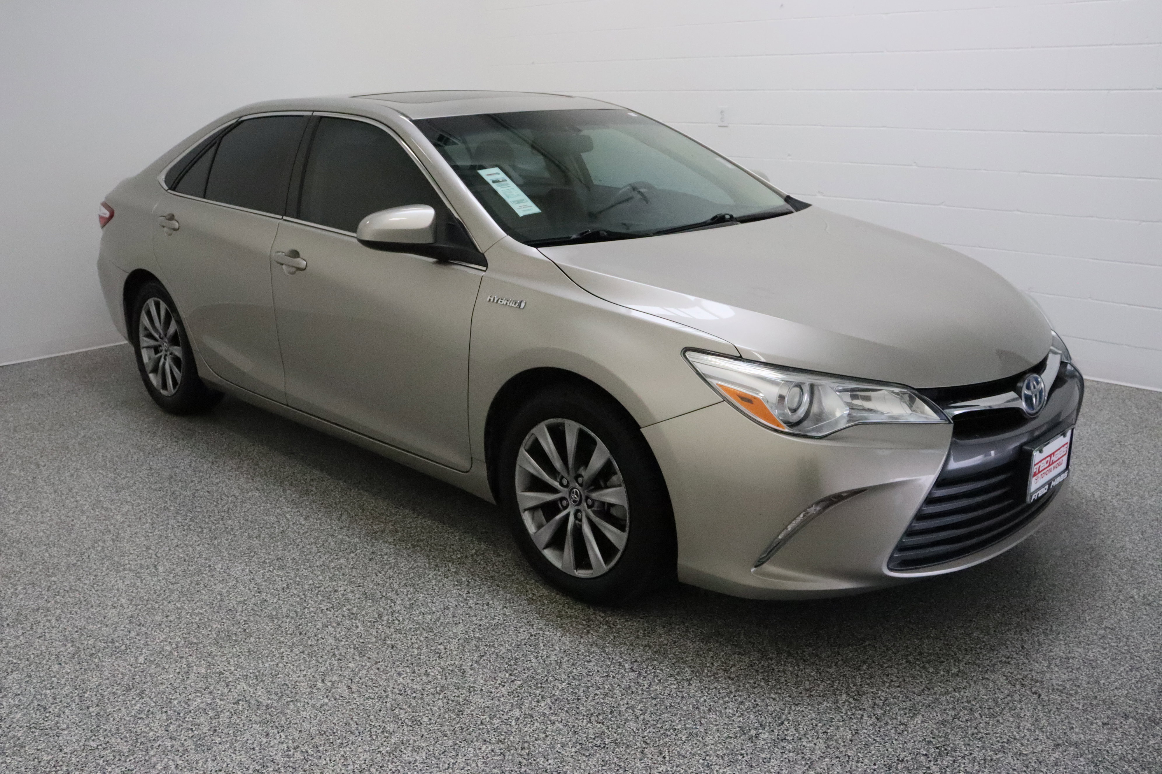 Used 2017 Toyota Camry XLE w/ Moonroof Package FWD image 4