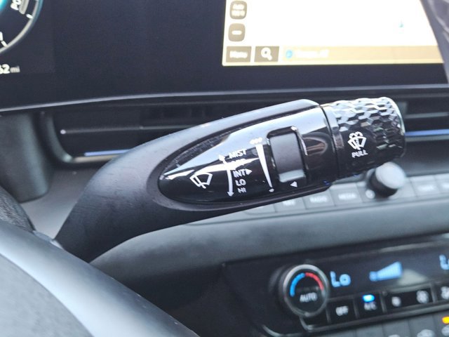 Used 2025 Hyundai Elantra SEL image 16