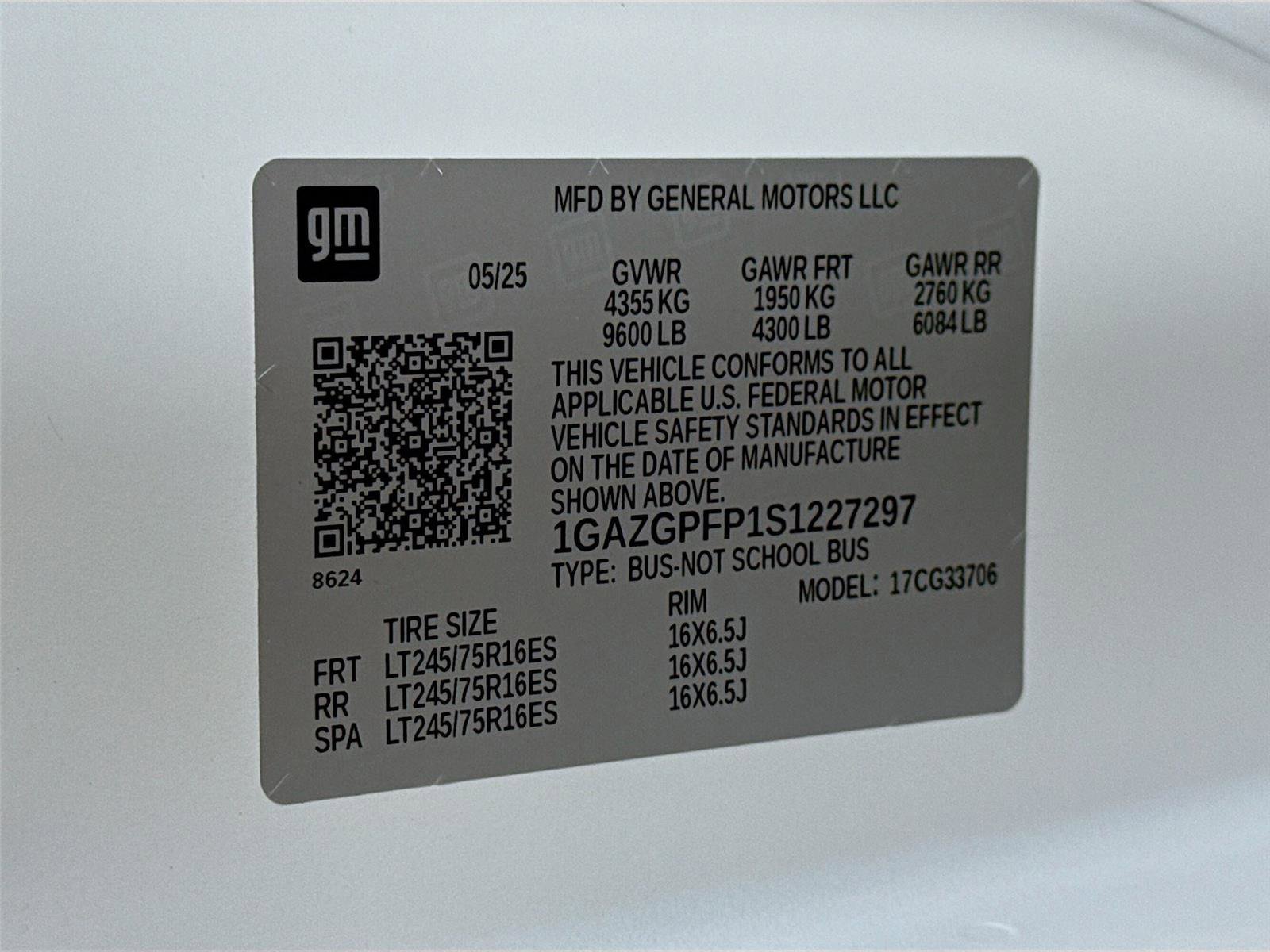 Used 2025 Chevrolet Express 3500 LT w/ LT Preferred Equipment Group image 24