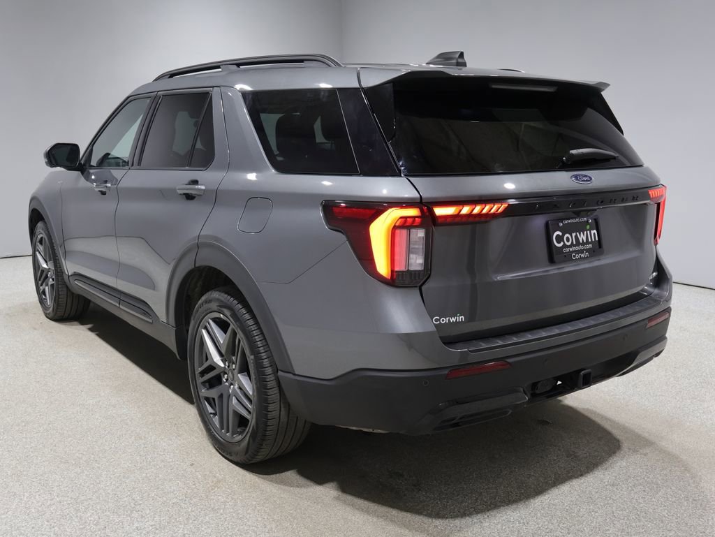 Used 2025 Ford Explorer ST-Line w/ ST-Line Street Pack AWD/4WD image 5