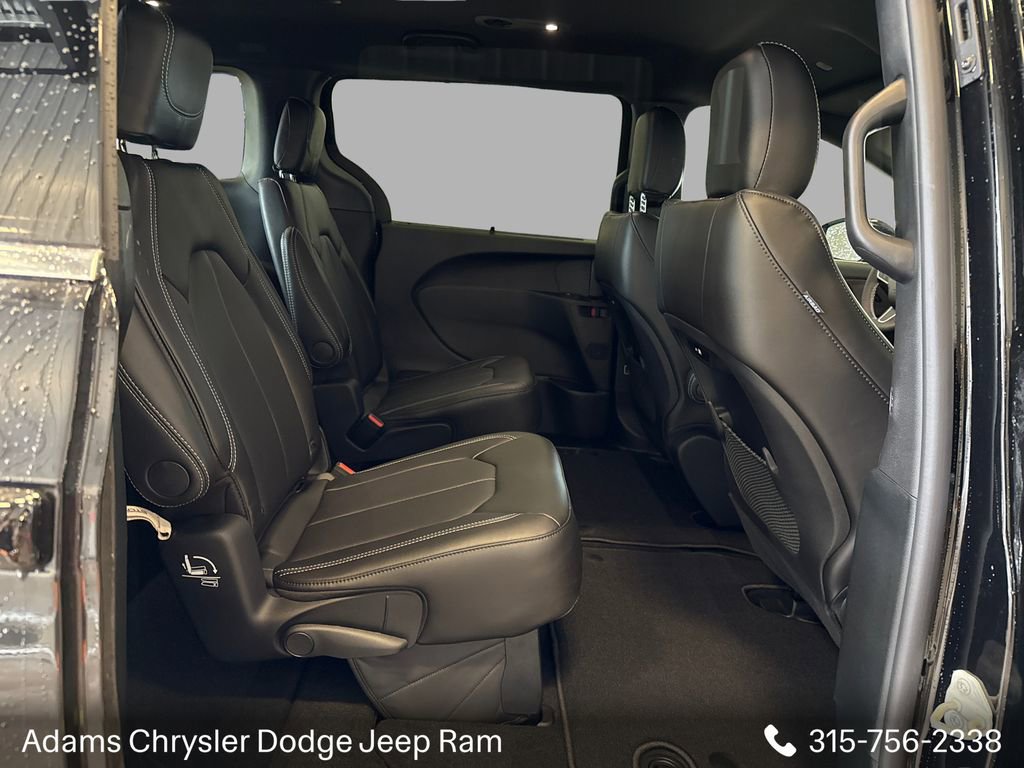 New 2027 Chrysler Pacifica Select AWD/4WD image 11