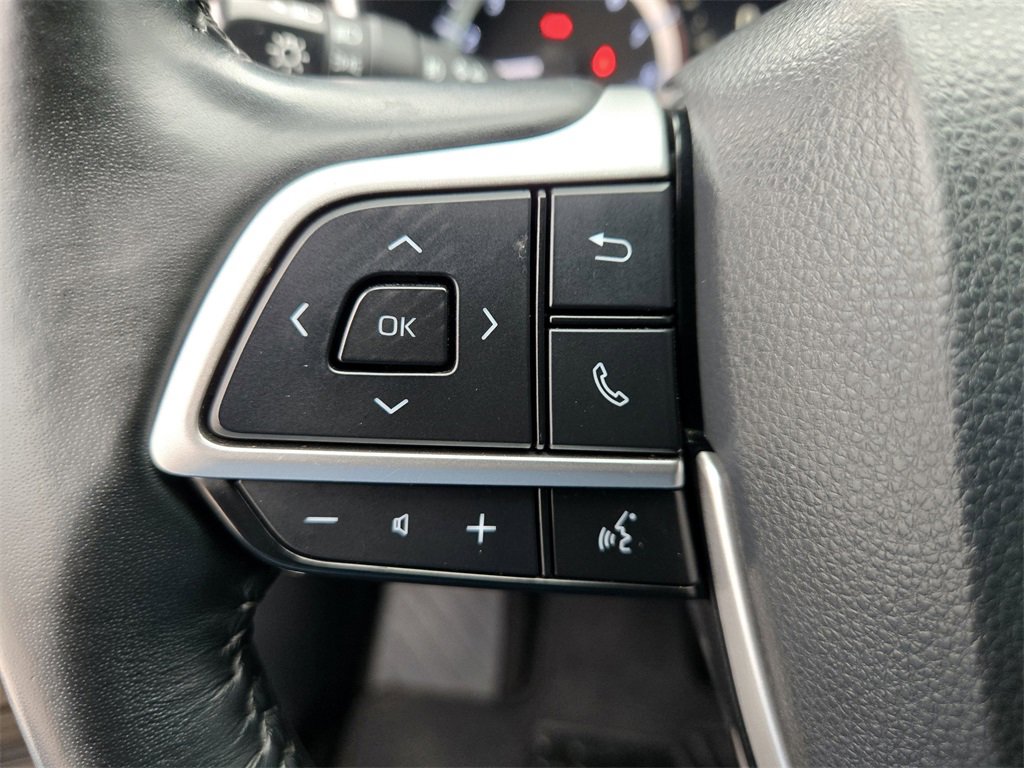 Used 2023 Toyota Highlander XSE image 15