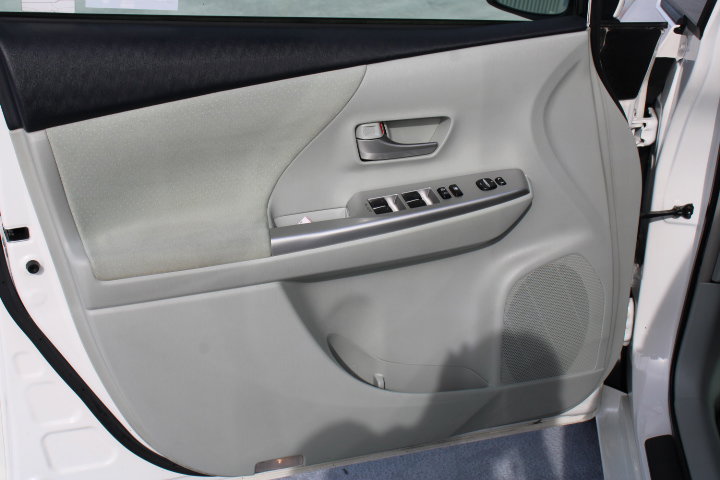 Used 2012 Toyota Prius V Three image 9