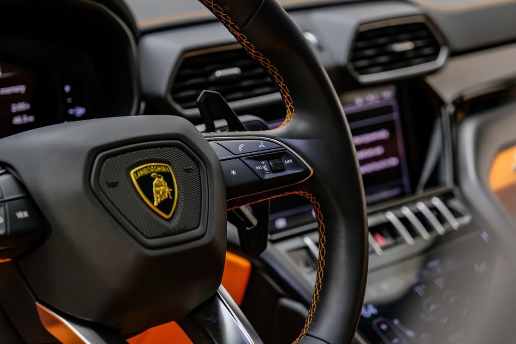Used 2022 Lamborghini Urus AWD/4WD image 17