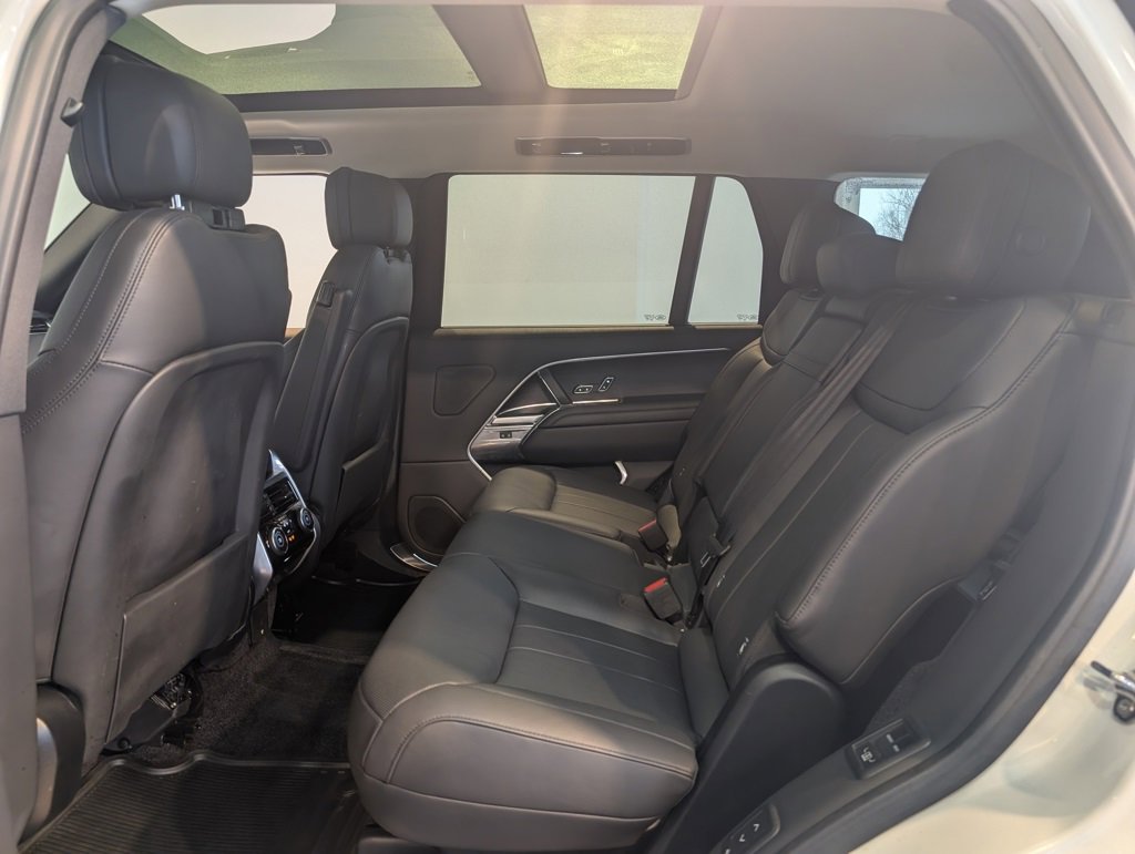 Used 2025 Land Rover Range Rover Long Wheelbase SE image 27