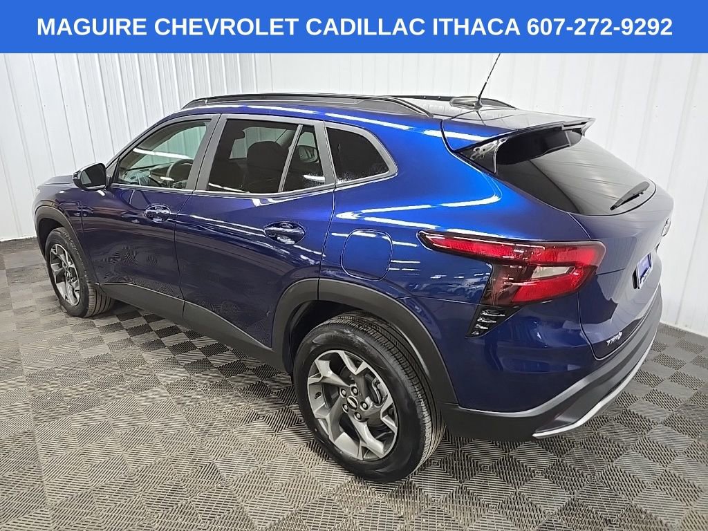 Used 2024 Chevrolet Trax LT w/ LT Convenience Package FWD image 9