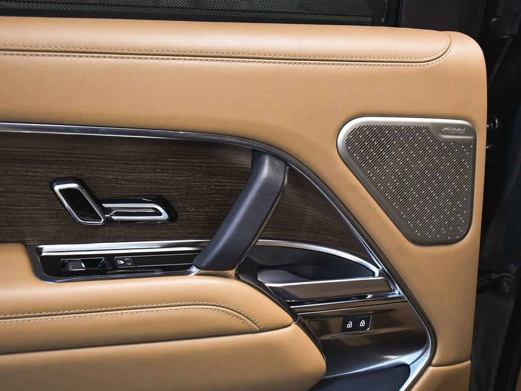 Used 2024 Land Rover Range Rover Autobiography image 16