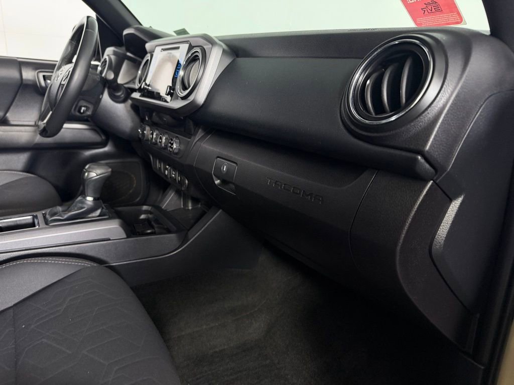 Used 2018 Toyota Tacoma TRD Sport AWD/4WD image 29