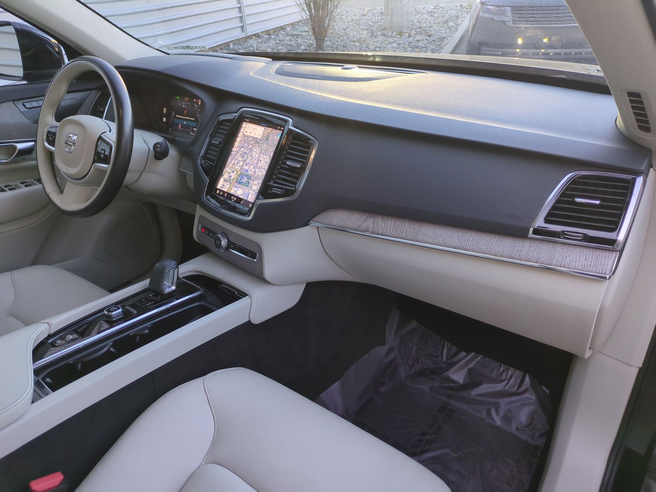 Used 2023 Volvo XC90 B5 Plus w/ Protection Package Premier image 32