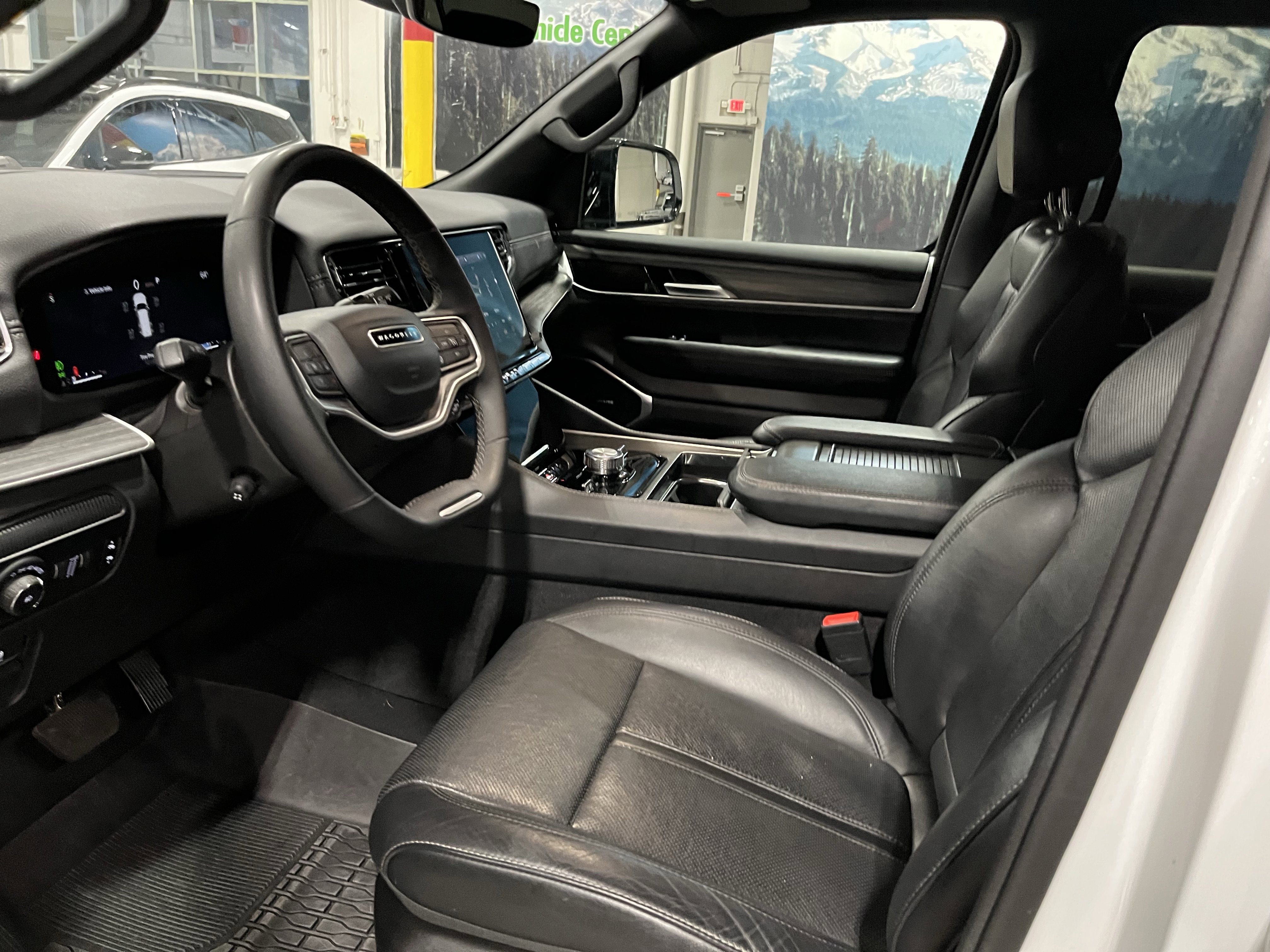 Certified 2024 Jeep Wagoneer Series III image 10