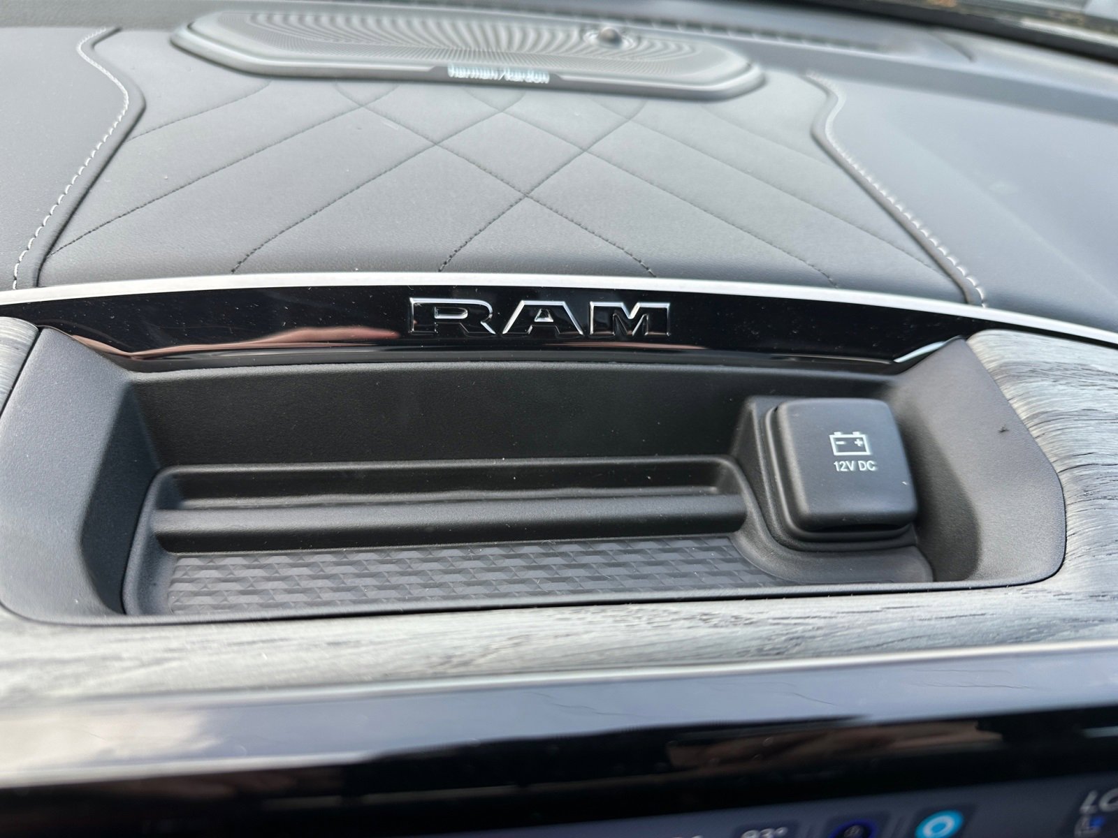 New 2025 RAM 1500 Limited image 27