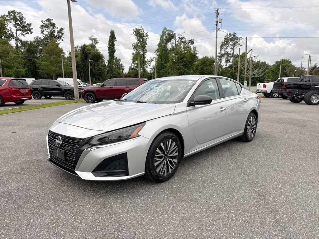 Used 2024 Nissan Altima 2.5 SV FWD image 9