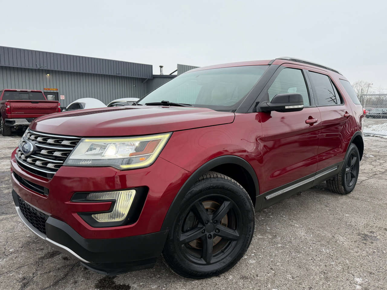 Used 2016 Ford Explorer XLT w/ Equipment Group 202A image 2