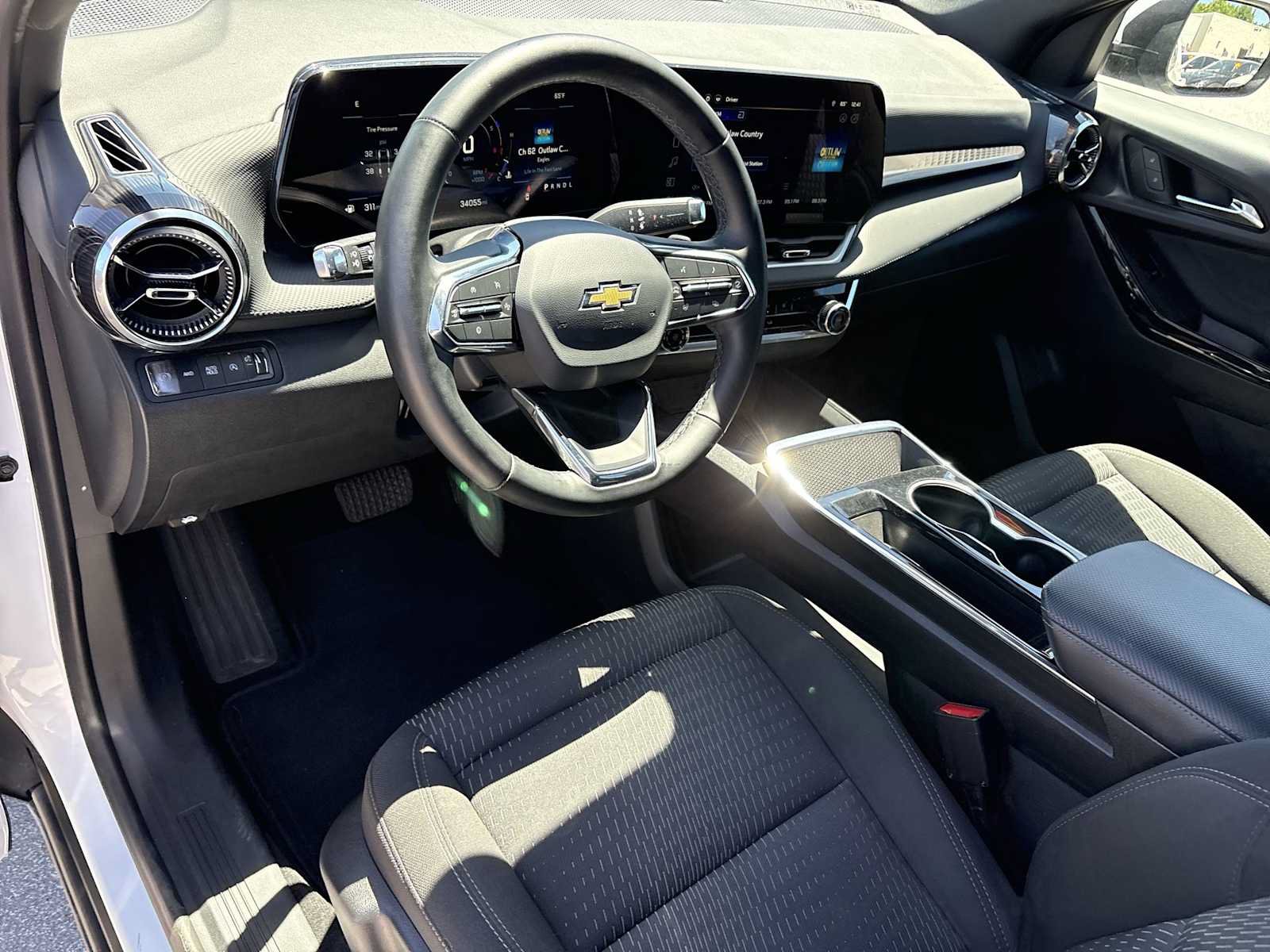 Used 2025 Chevrolet Equinox LT AWD/4WD image 10