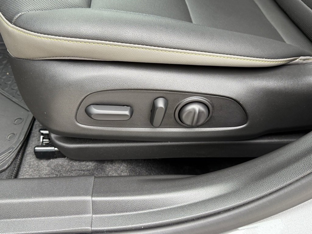 Used 2025 Chevrolet Trax ACTIV w/ Driver Confidence Package image 17