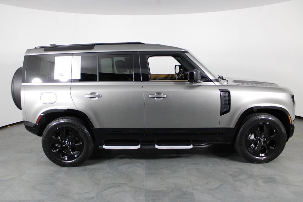 Used 2023 Land Rover Defender 110 X-Dynamic SE AWD/4WD image 13