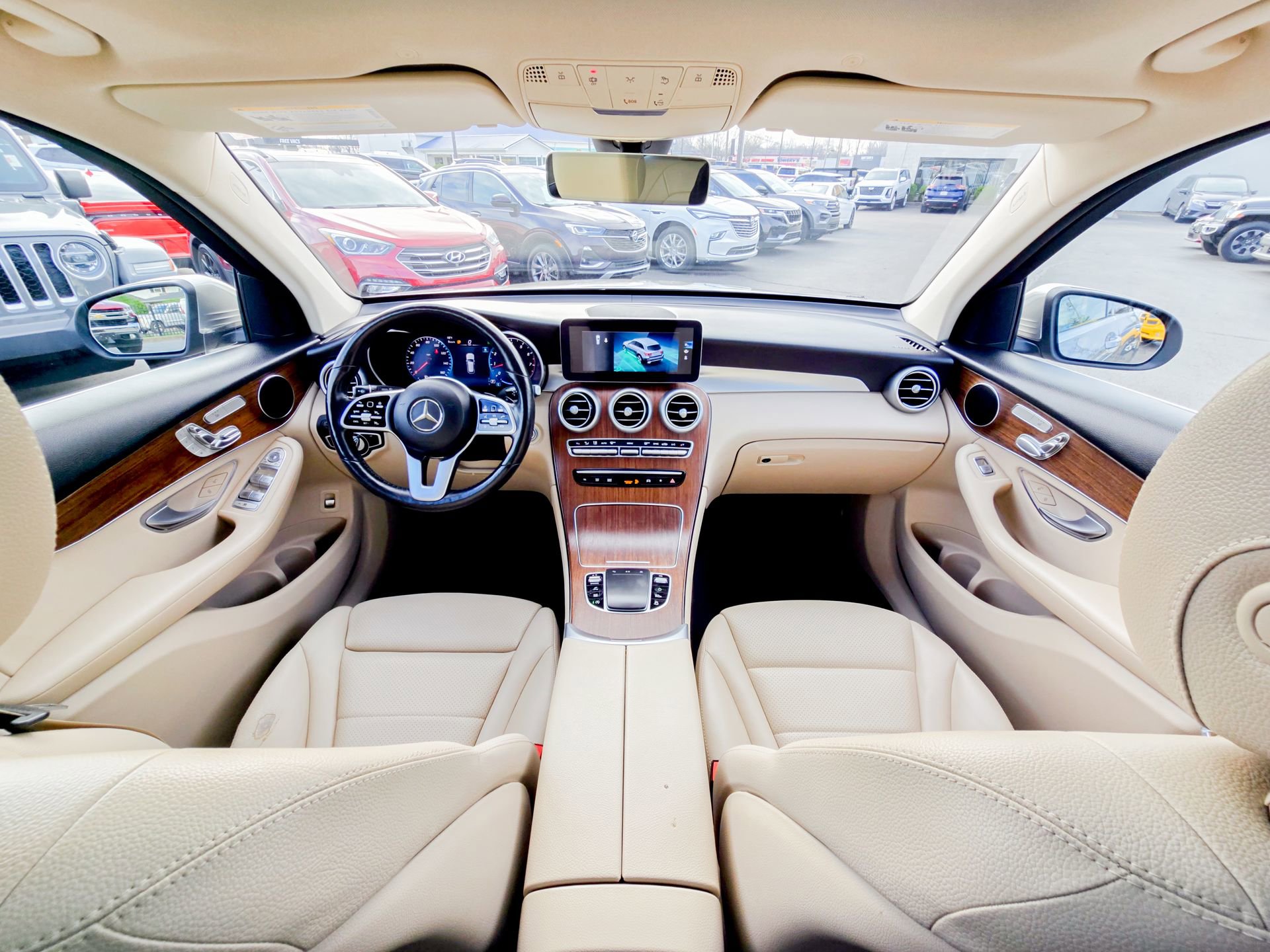 Used 2021 Mercedes-Benz GLC 300 4MATIC image 2