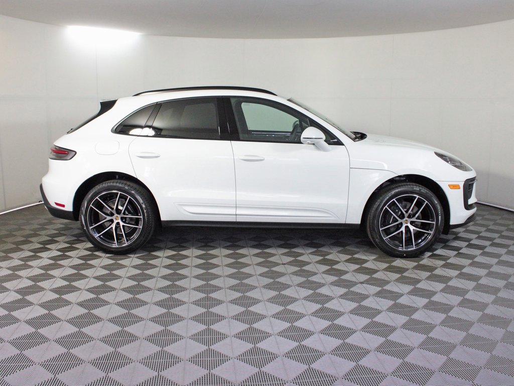 Used 2025 Porsche Macan image 9