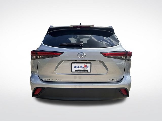 Used 2023 Toyota Highlander LE FWD image 8