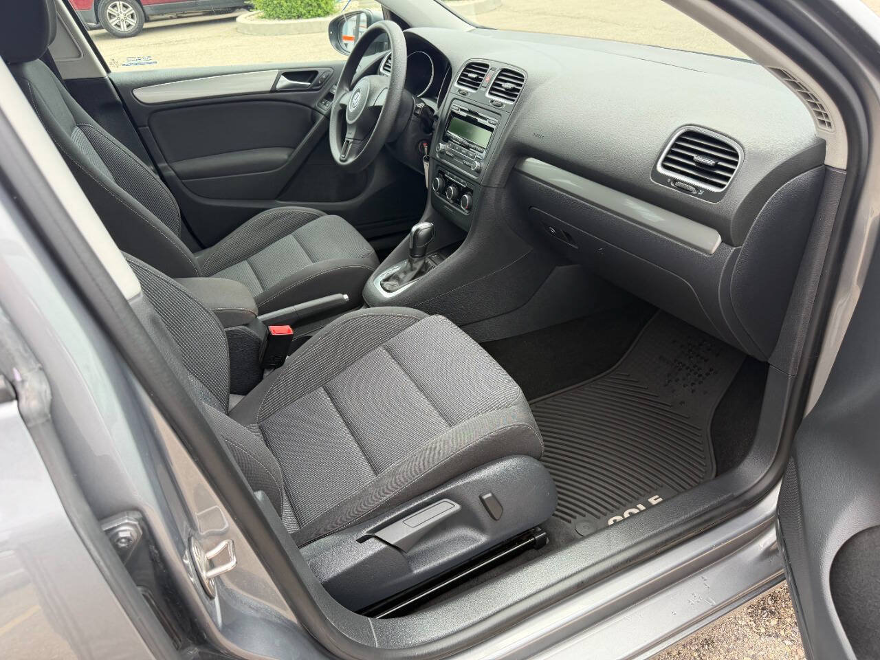Used 2014 Volkswagen Golf 4-Door FWD image 14