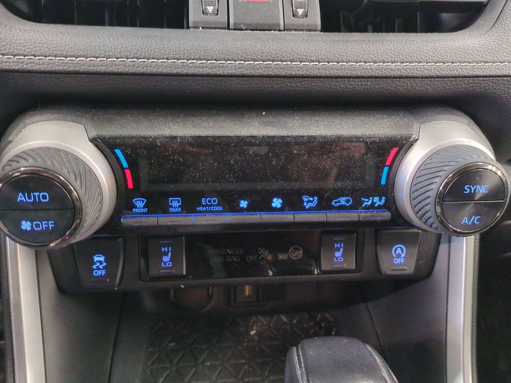Used 2020 Toyota RAV4 XLE Premium image 25