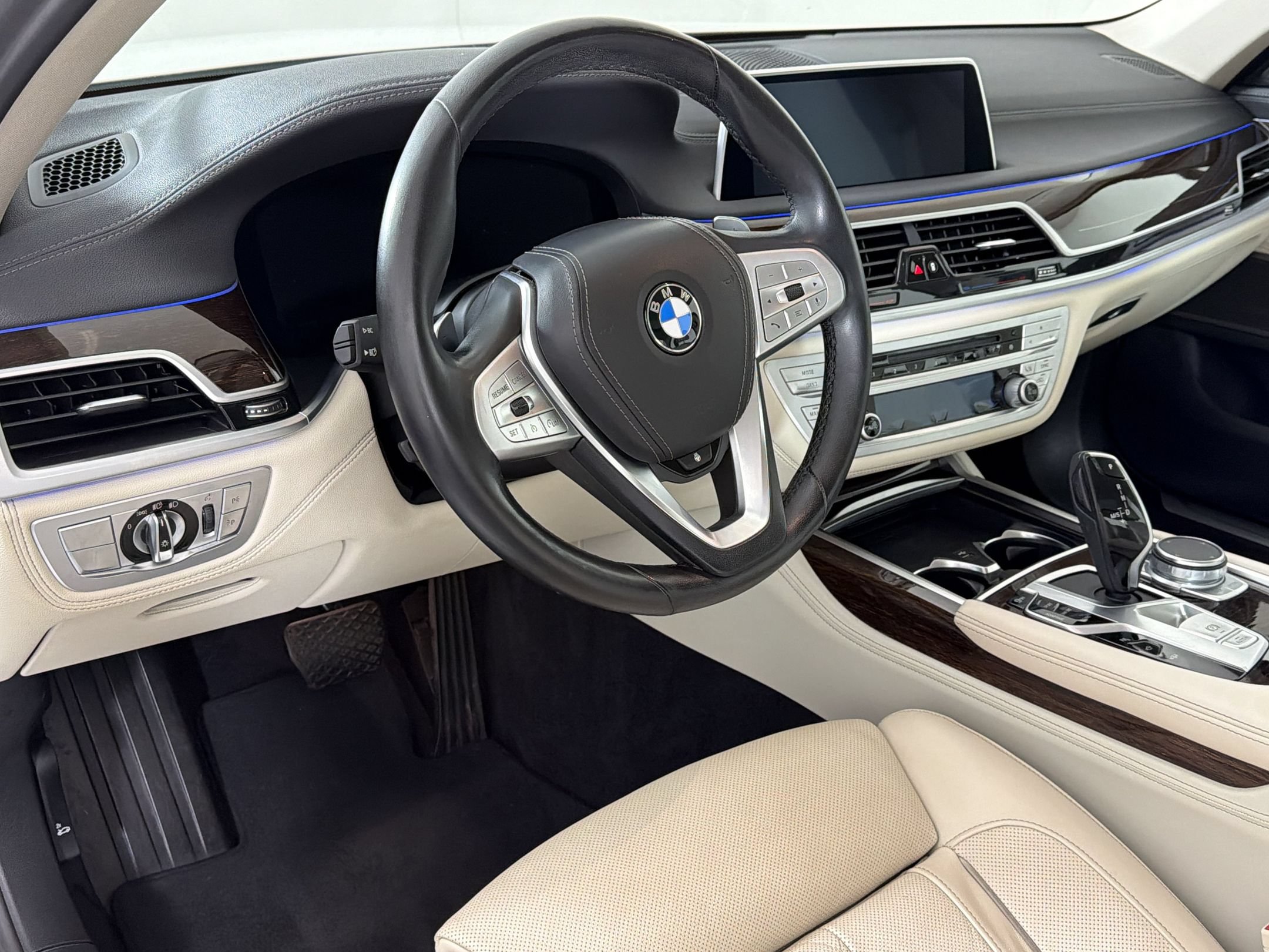 Used 2020 BMW 740i RWD image 4