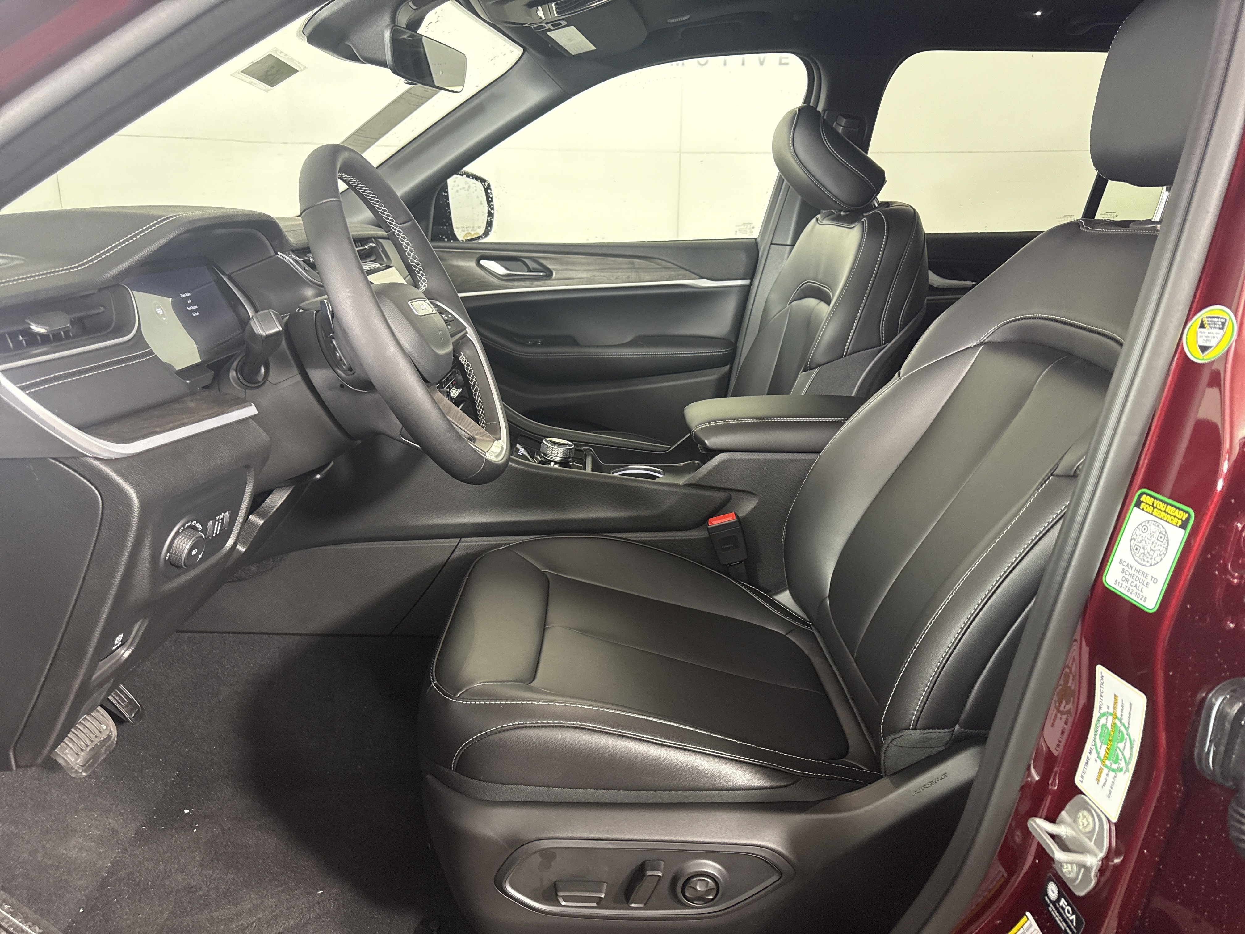 New 2025 Jeep Grand Cherokee Limited AWD/4WD image 12
