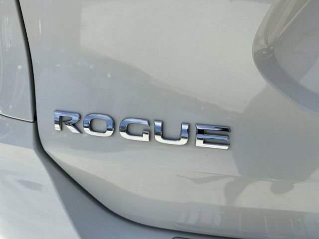 Used 2020 Nissan Rogue SV FWD image 12