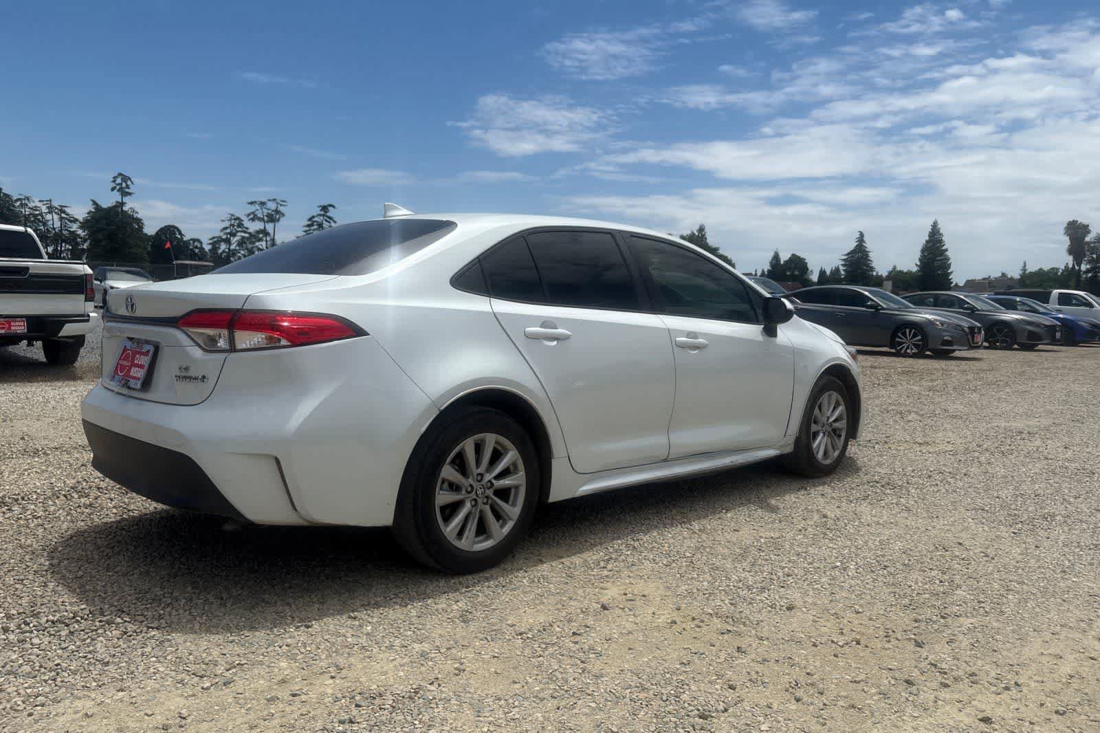 Used 2023 Toyota Corolla LE w/ LE Convenience Package FWD image 3