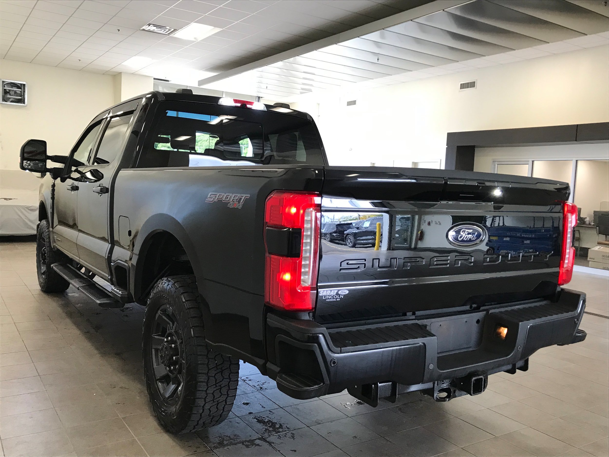 Used 2023 Ford F350 Lariat w/ Lariat Ultimate Package AWD/4WD image 5