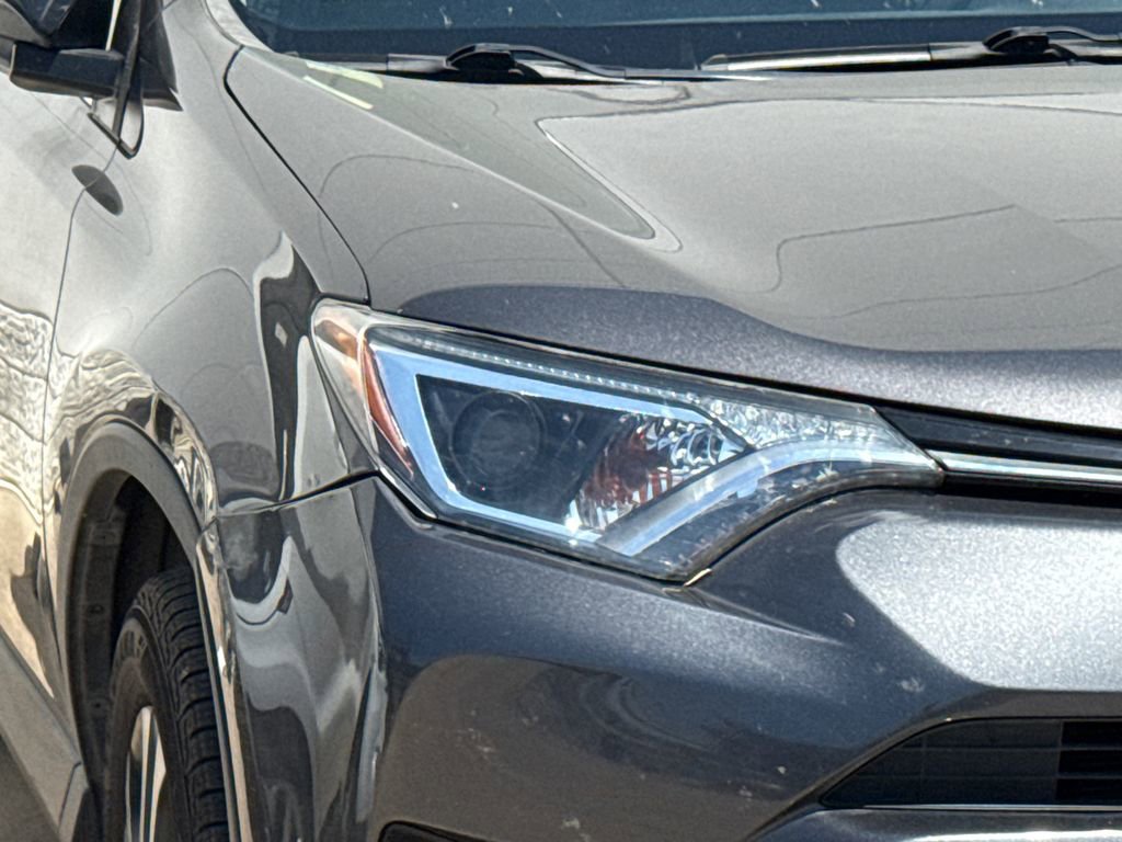 Used 2017 Toyota RAV4 LE FWD image 4