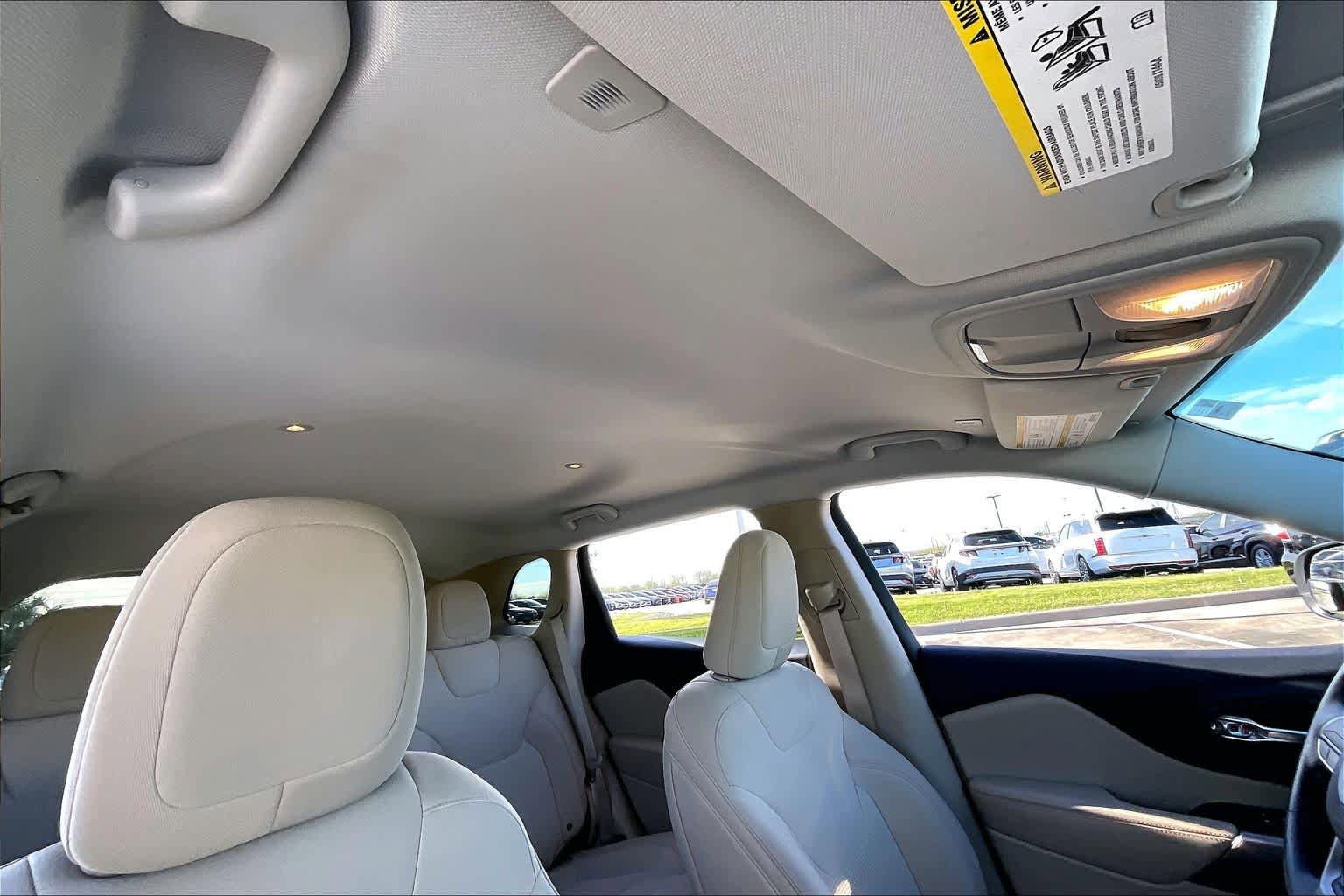 Used 2019 Jeep Cherokee Latitude w/ Popular Appearance Group image 13