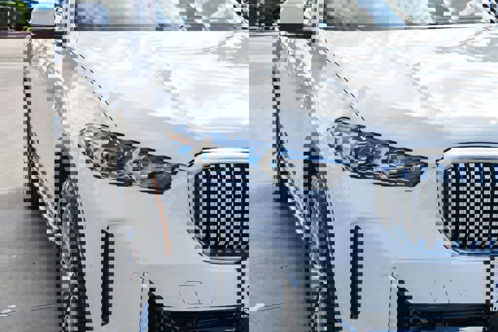 Used 2024 BMW X5 xDrive50e image 4