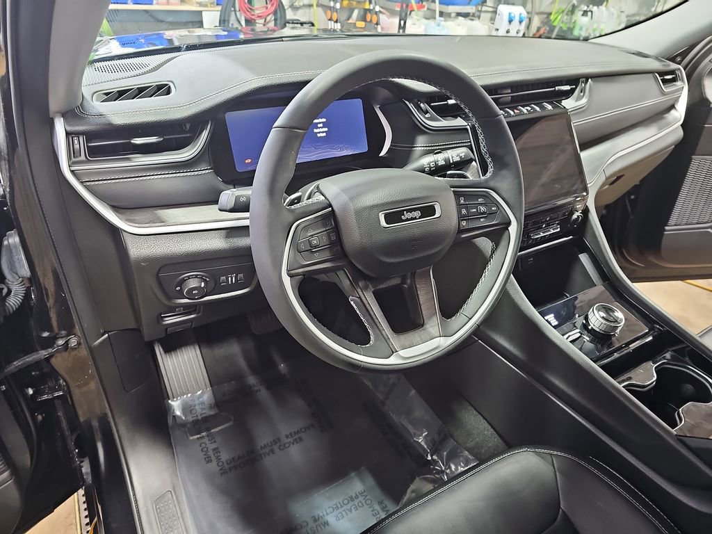 Certified 2023 Jeep Grand Cherokee Limited image 15