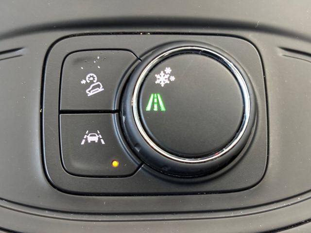 Used 2024 GMC Terrain SLE FWD image 32
